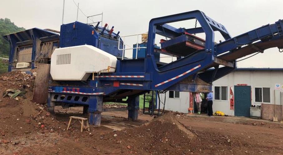 建筑垃圾移動破碎設備現(xiàn)場