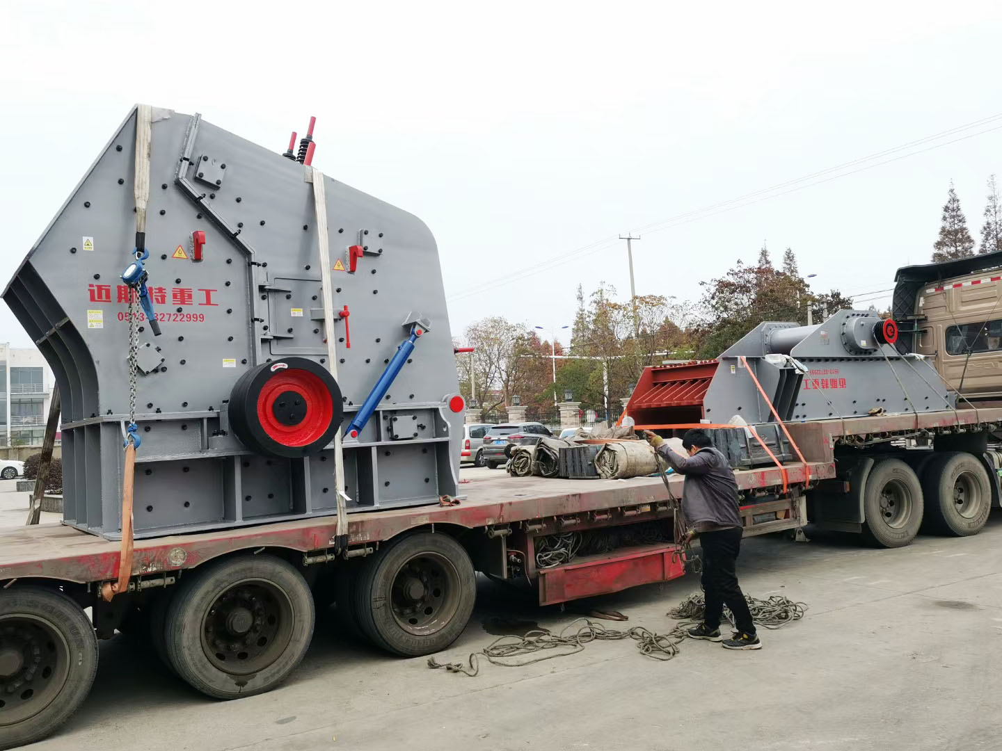 全新破碎機設(shè)備發(fā)貨現(xiàn)場——廠家直銷
