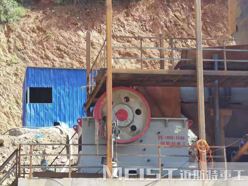 PE-1000*1200顎式破碎機(jī)生產(chǎn)現(xiàn)場