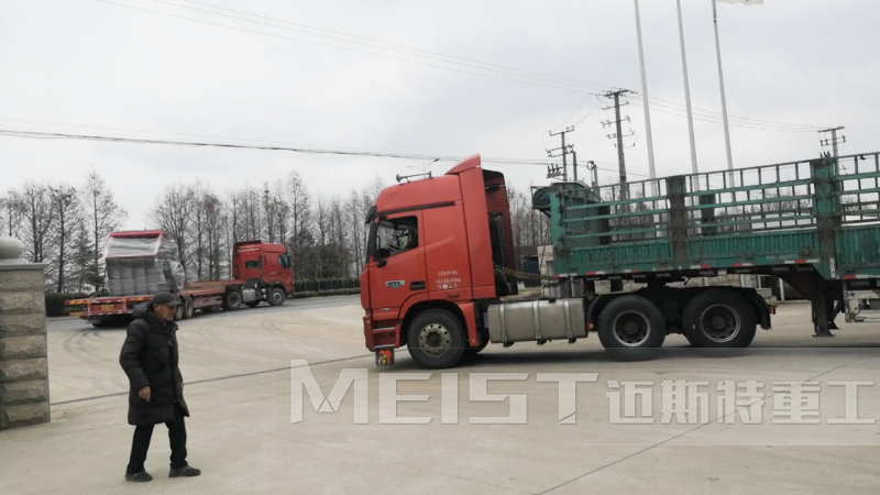 邁斯特重工歐版反擊式破碎機(jī)發(fā)貨現(xiàn)場(chǎng)